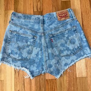 Levi’s 501 Floral Print Denim Shorts Size 26 – High Rise Cutoff Jean Shorts